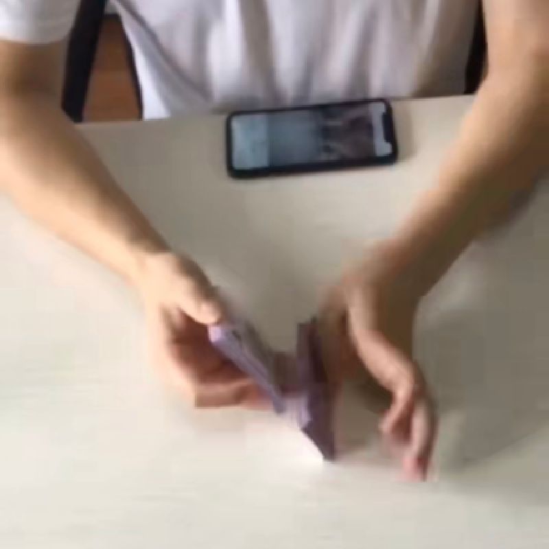 普通的小店超市，哪里拿的扑克都行。不需要加工 